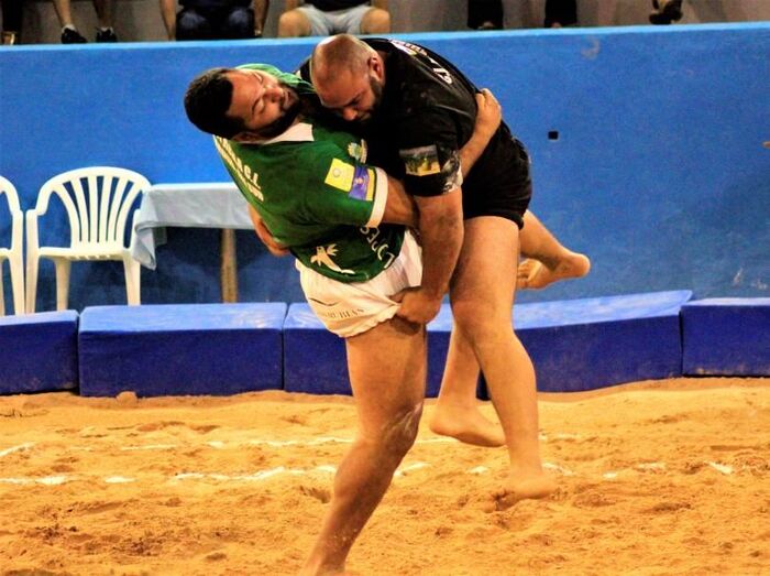 Tino González Pollo de la Herradura Estrella y Jonay Roque Unión Agüimes. Foto Pedro Reyes