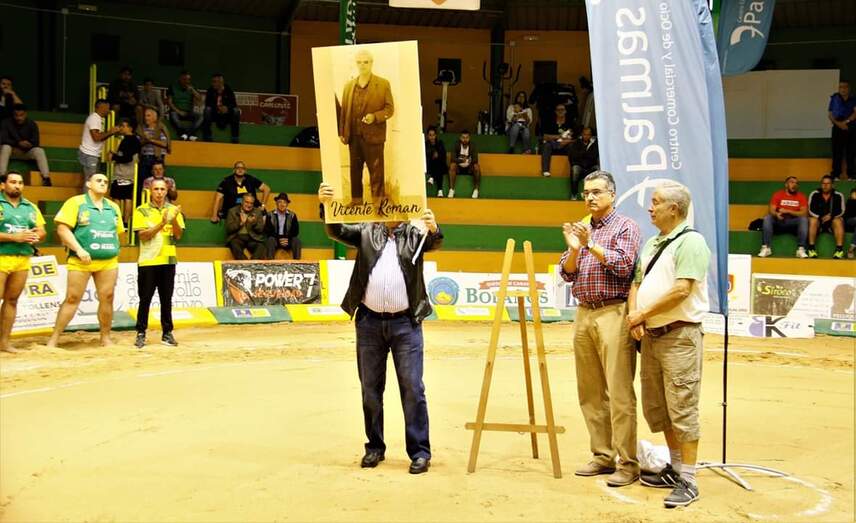 01homenajemanoloroman