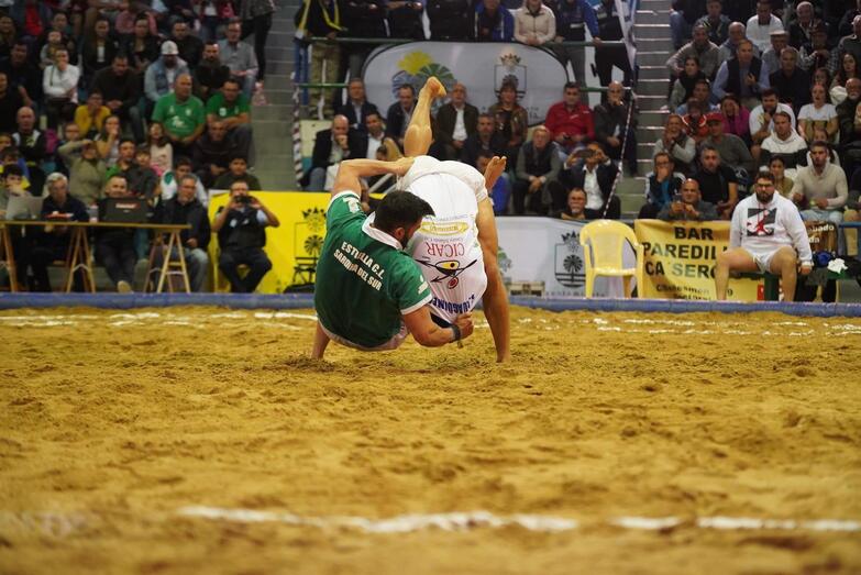 El cango de Medianito sobre Álvaro Déniz