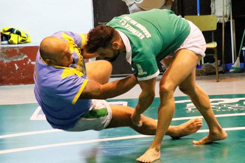 Ismael Déniz Pollo de Moya IV del Estrella tumba a Acoirán Sánchez del Almogaren Queso Flor Valsequillo. Foto Pedro Reyes