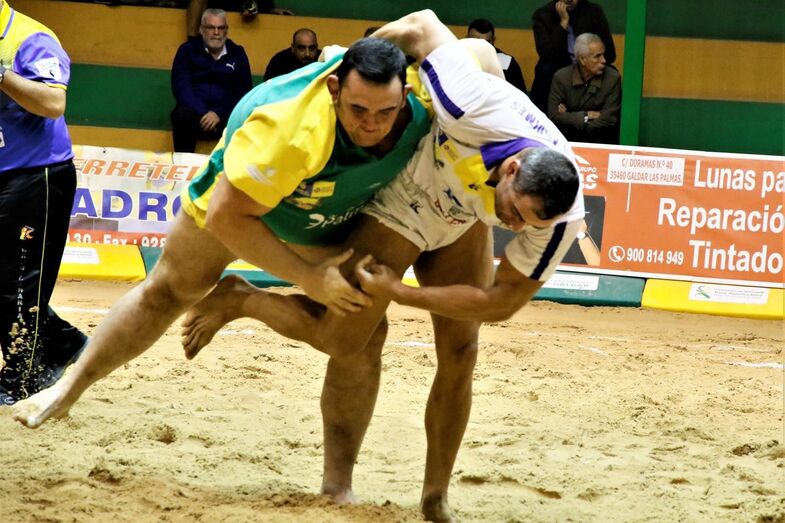 Los puntales Fafi Martín y Medianito IV IVm en plena agarrada Foto Pedro Reyes