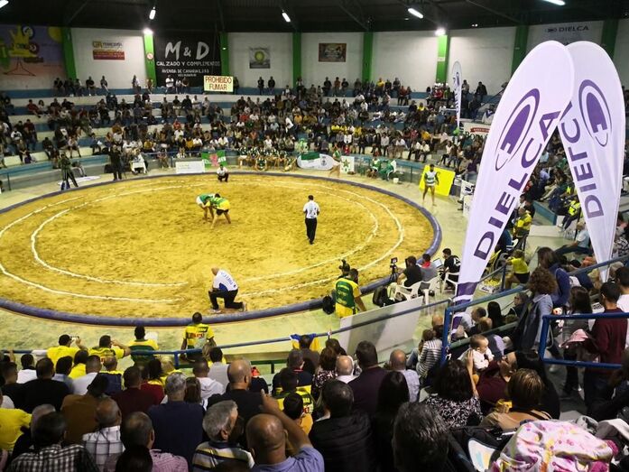 Paqnorámica final torne Dielca Lucha Corrida