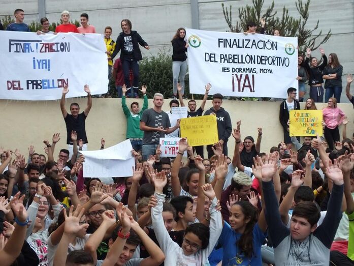 Acto por el pabellóndoramas Contraportada