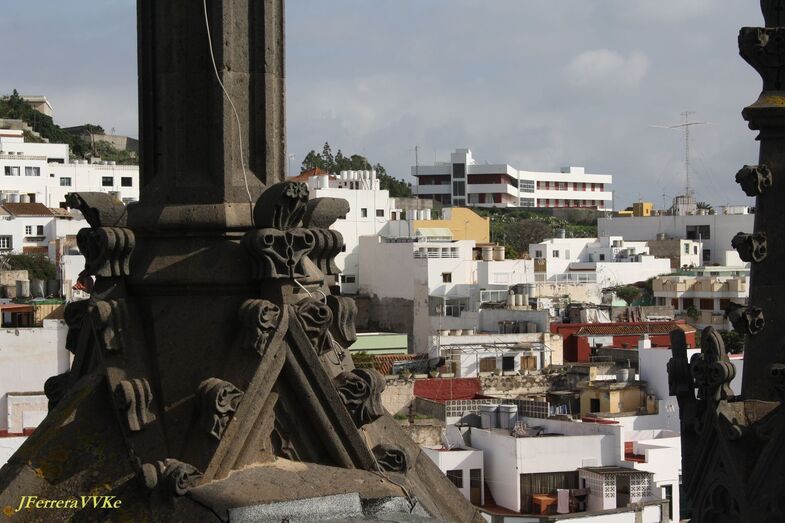 640. Desde la iglesiaA