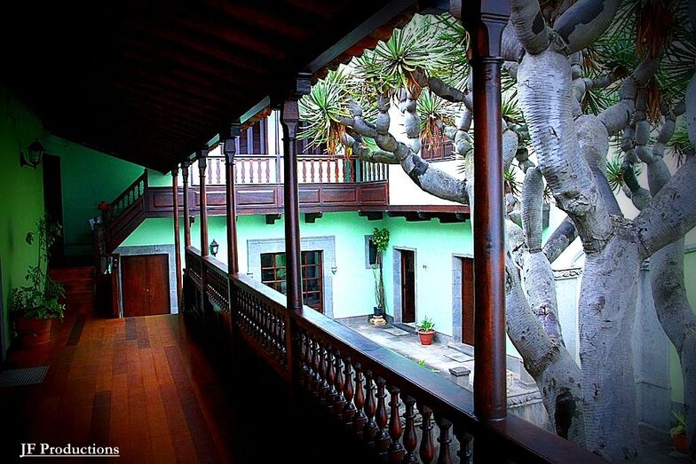 Sentadito en la escalera