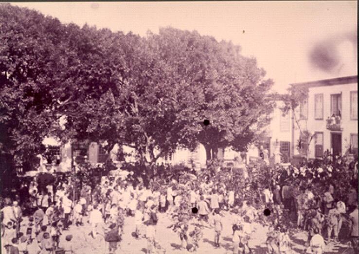 Fiesta de Las Marías a la derecha edificio donde estuvo la Fonda. Hotel-Fonda Artiles