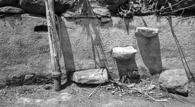 Escalinata, aliviadero y desagüe con su palo-tapón 