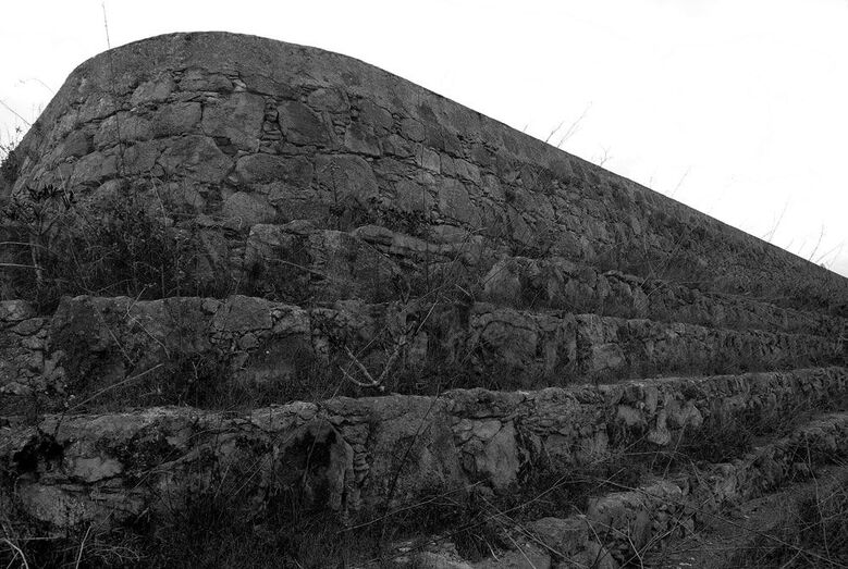 Talud exterior de un estanque