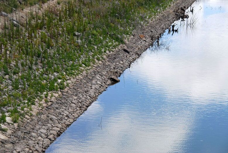 Detalle del talud de aguas arriba de Moreto