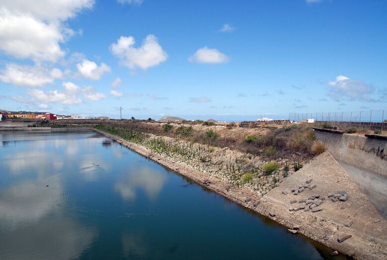 Talud de aguas arriba desde el estribo derecho