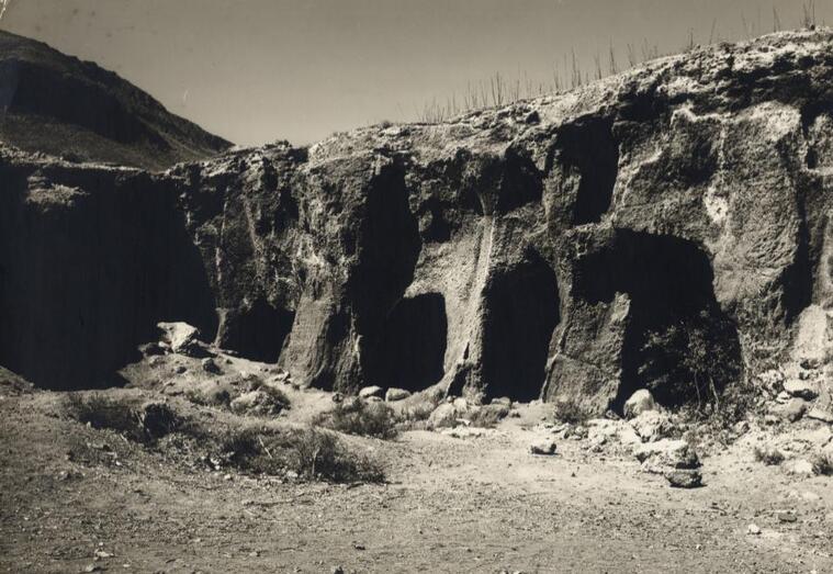 Cuevas de Las Cruces (rotulado: Cuevas del Patronato. Facaracas) Julián Hernández Gil.1965-70. Fedac 010869  