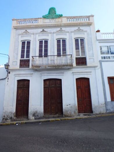 Vivienda familiar de la familia Trujillo, en la actualidad, propietaria del San Carlos. en la calle León y Castillo, Agaete.
