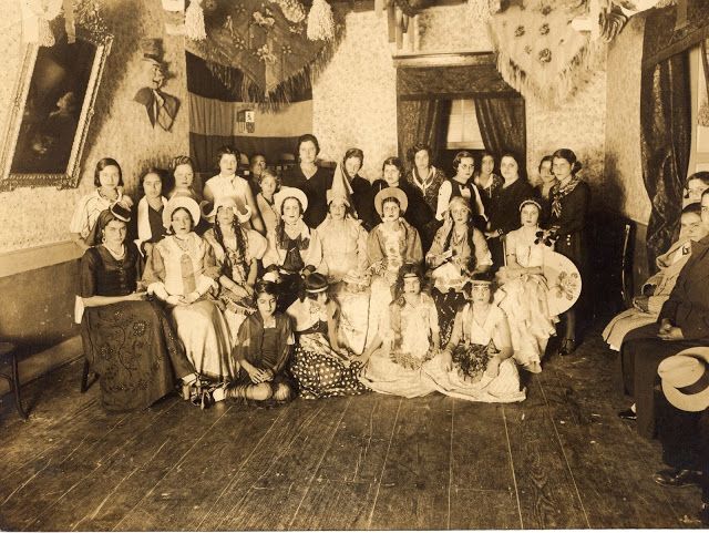 Original de la foto de portada, febrero de 1936, casino viejo la Luz. .....