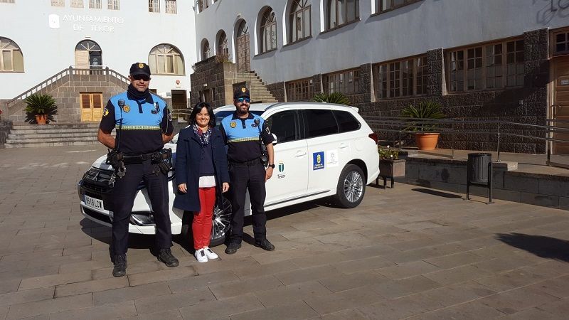 COCHE POLICIA HIBRIDO2