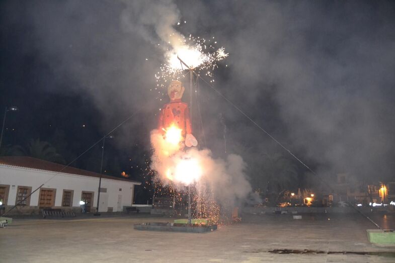 quema de judas 2014 13947537131 o