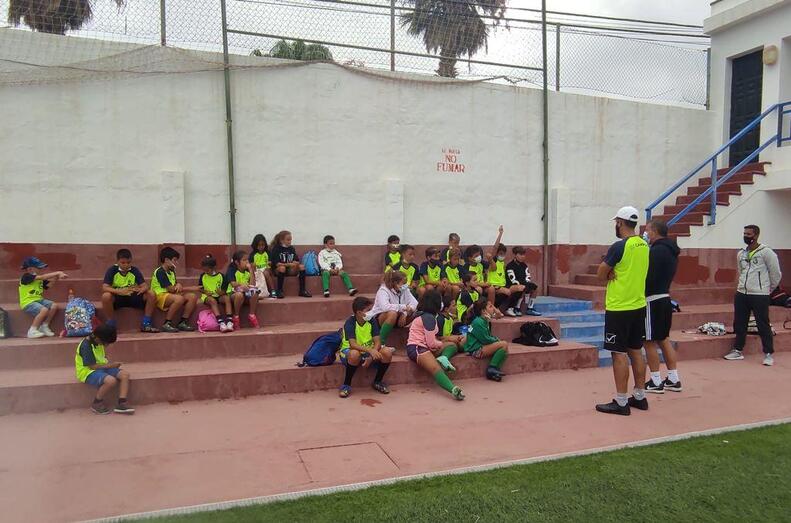 Aprendiendo con Juan Carlos Socorro Campus de Verano del CD Guayarmina