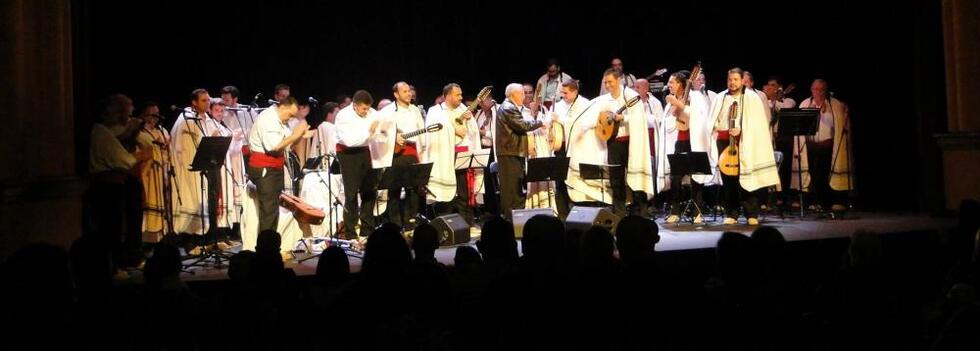 achamanjovenessabandeños